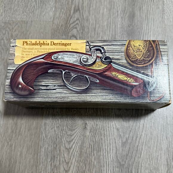 Vintage Avon Philadelphia Derringer Decanter Light Musk Aftershave - Picture 1 of 12